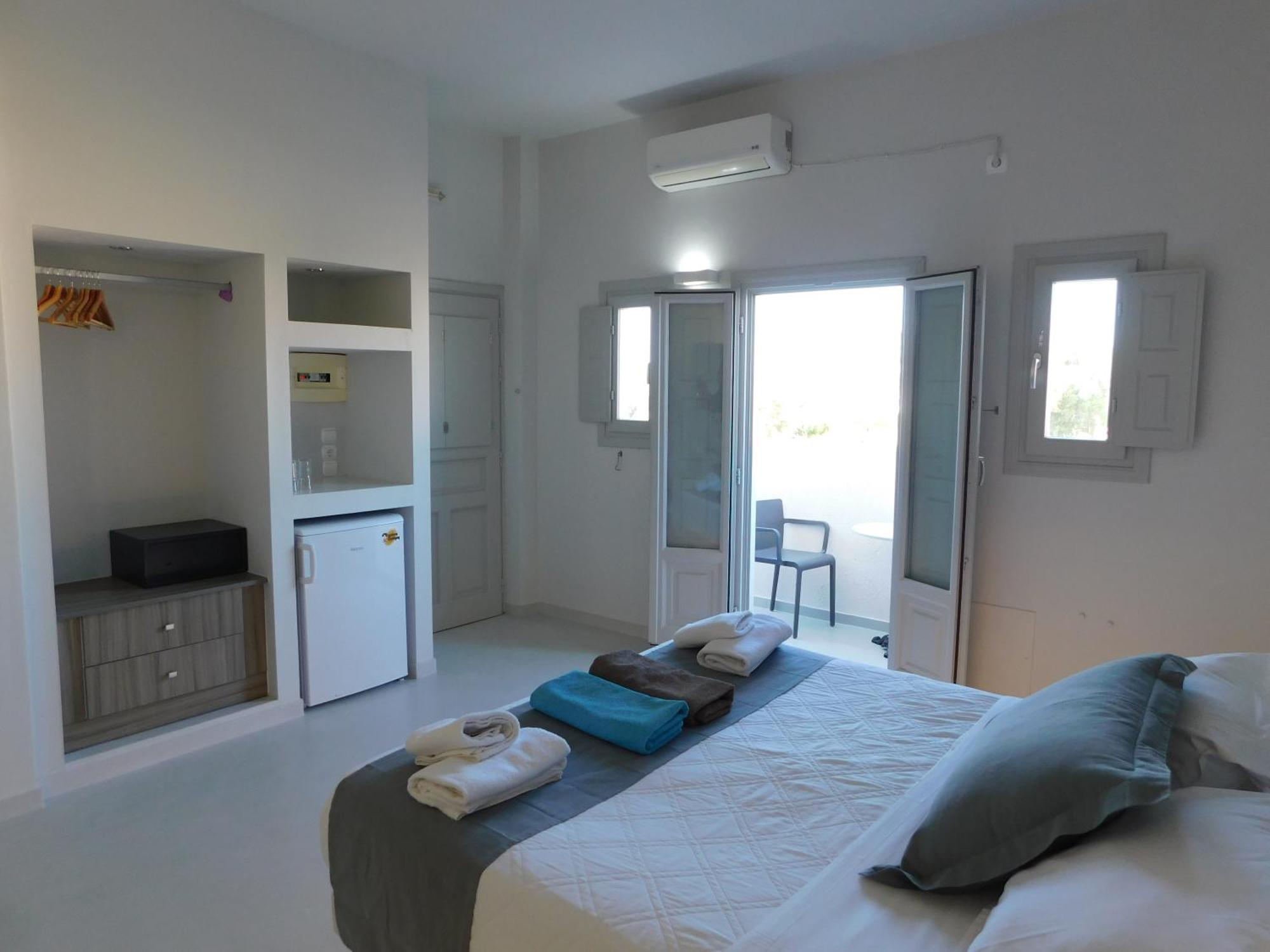 Happy Fish Rooms- Beachfront Perissa  Exterior foto