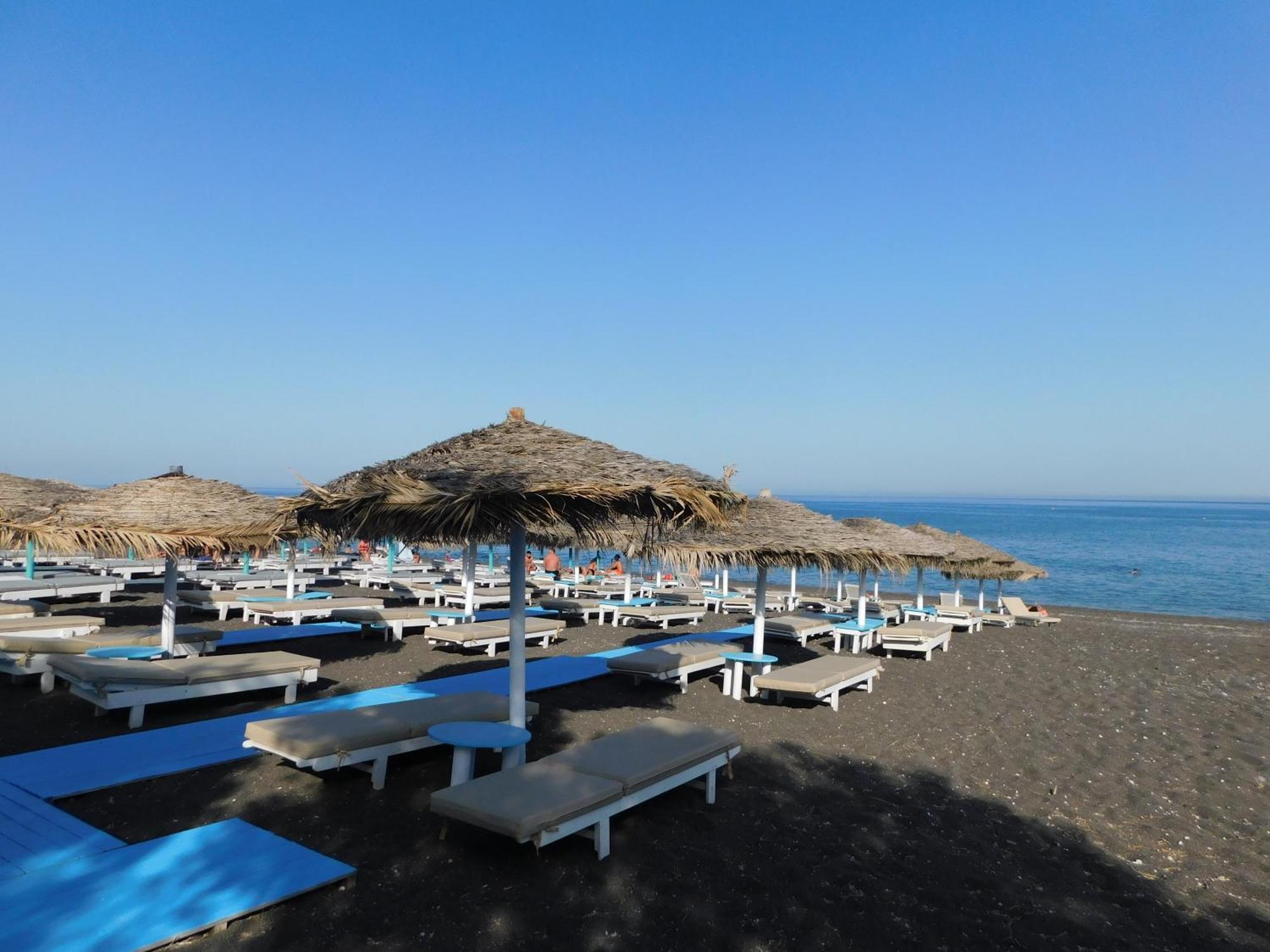 Happy Fish Rooms- Beachfront Perissa  Exterior foto
