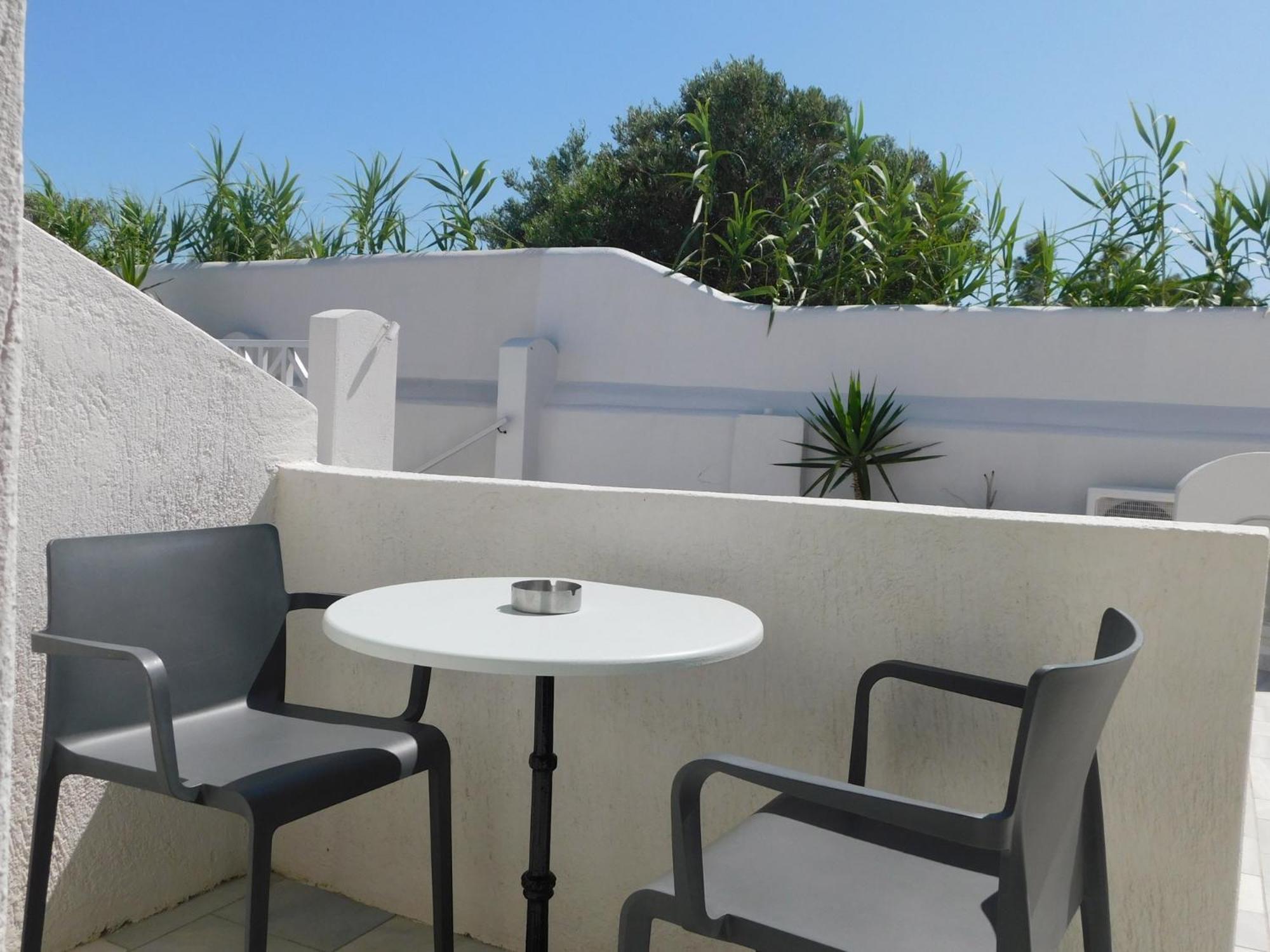 Happy Fish Rooms- Beachfront Perissa  Exterior foto